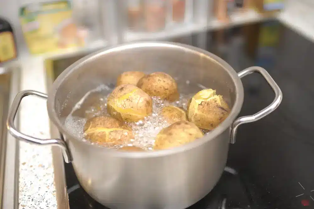 Jak dlouho se vari brambory ve slupce